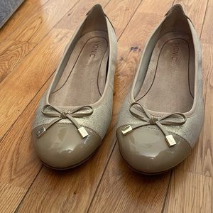 Vionic Womens Flats